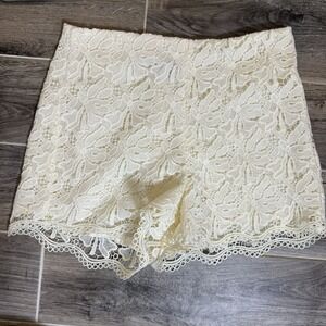 Worthington Cream Shorts Women's 8 Scalloped Layered Lace Crochet  Boho‎ NWT $70